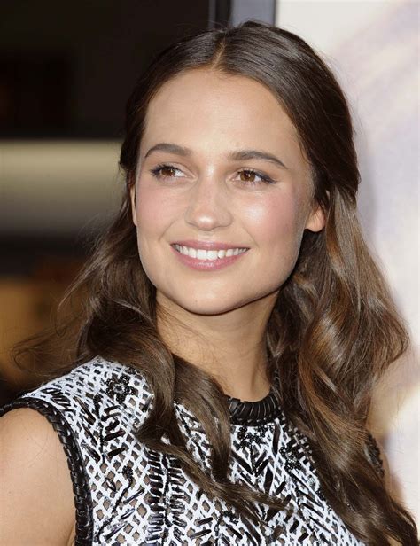 alicia amanda vikander